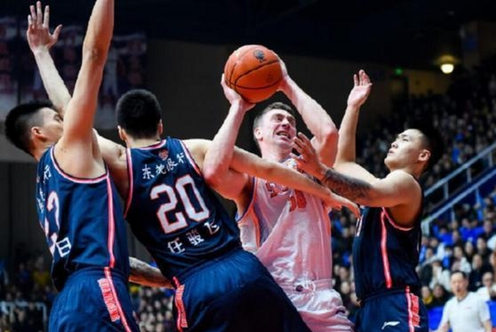 包含皇家马德里训练开放日；清晨伤情更新引欢呼；CBA季后赛在即；身体对抗强度拉满的词条-爱游戏