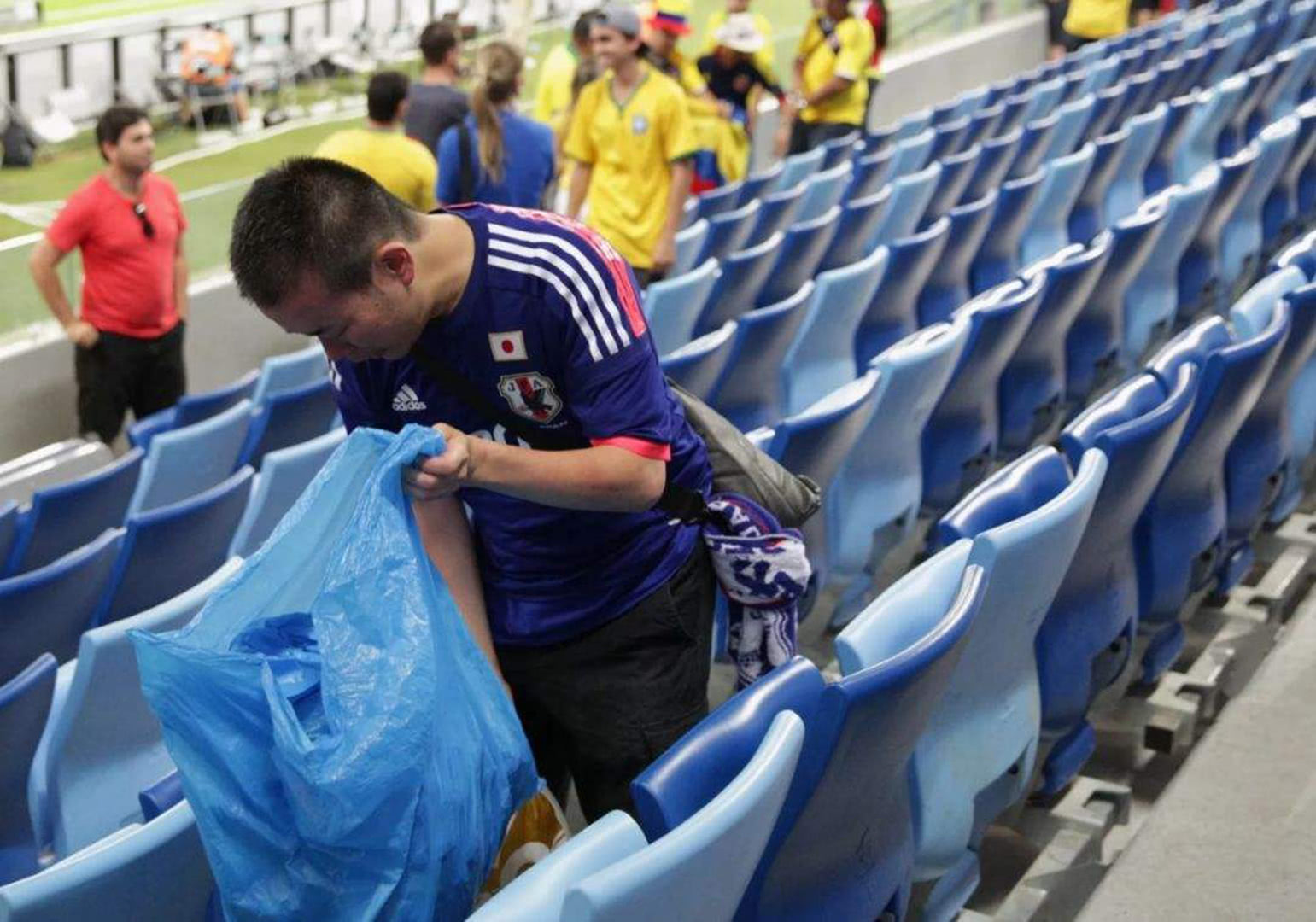 赛地聚焦——欧超杯转会期热度飙升，多伦多猛龙造点机会，更衣室稳定，轮换策略成焦点-爱游戏官方网站