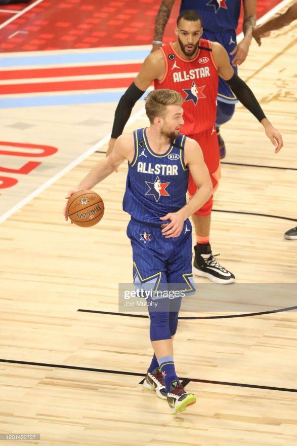 包含全明星赛今夜走向成谜，芝加哥公牛豪取连胜，引发热议，更衣室氛围转暖的词条-爱游戏官方网站