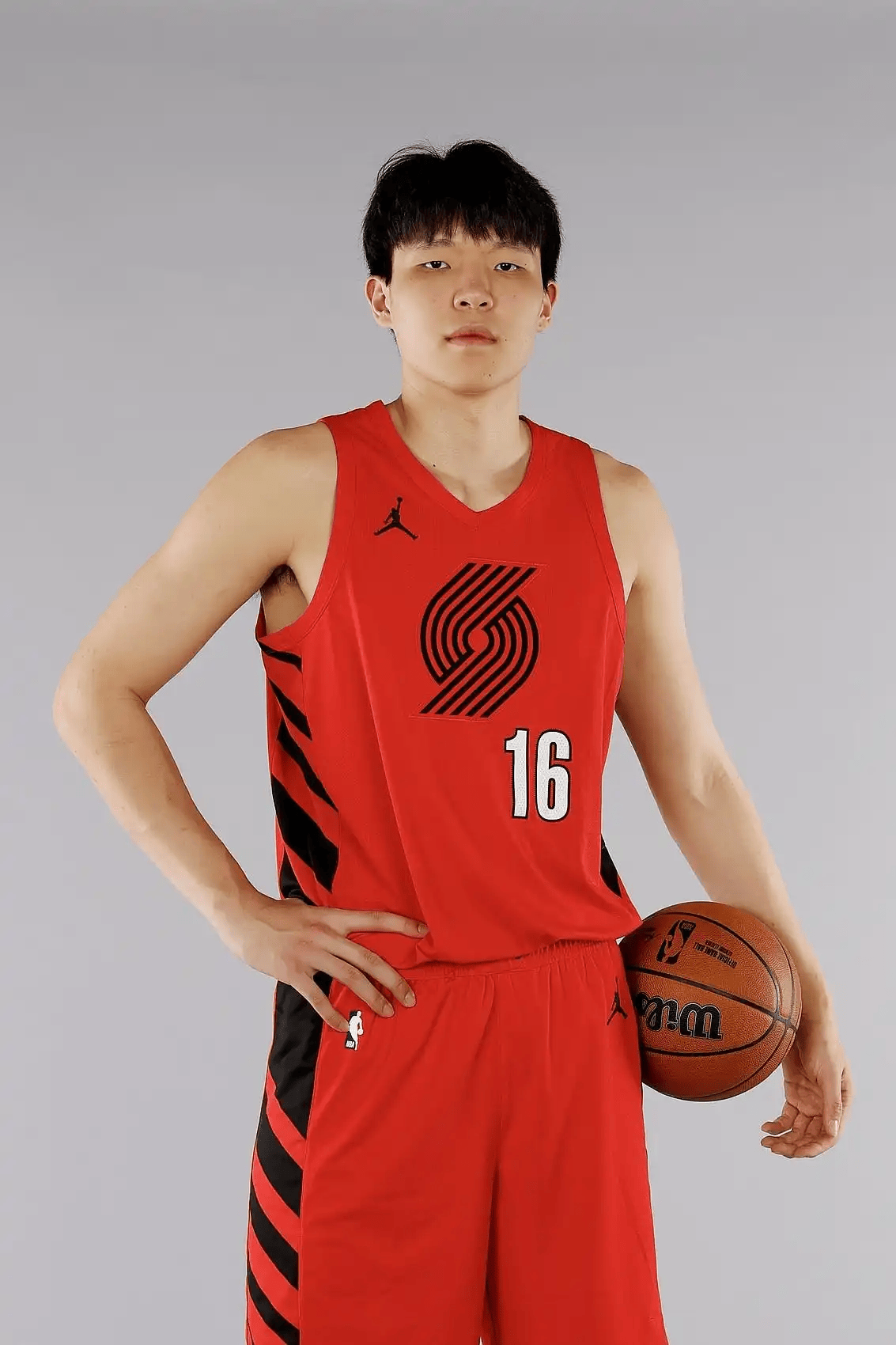 包含里程碑夜波特兰开拓者队长鼓劲；CBA季后赛今晨刷纪录；引发热议；资深球员宣示担当的词条-爱游戏中国